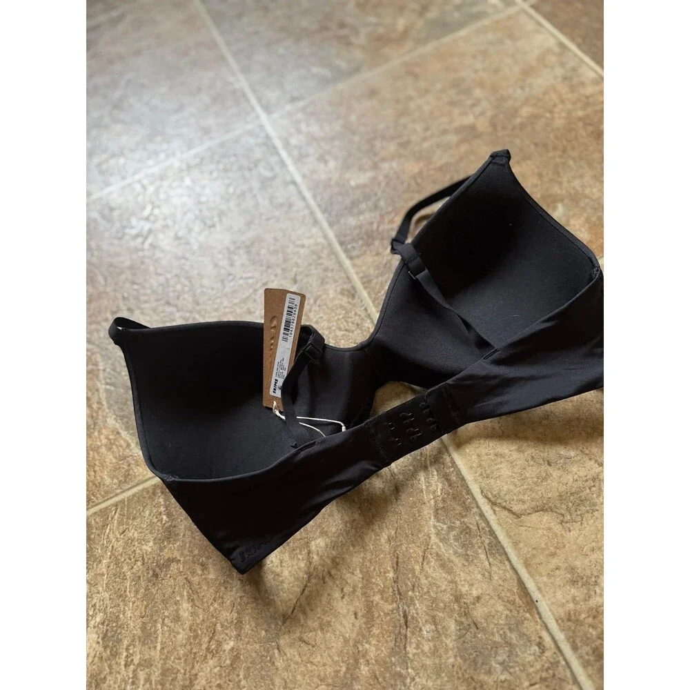 SKIMS Wireless foam lightly lined bra in Onyx - Picture 5 of 8